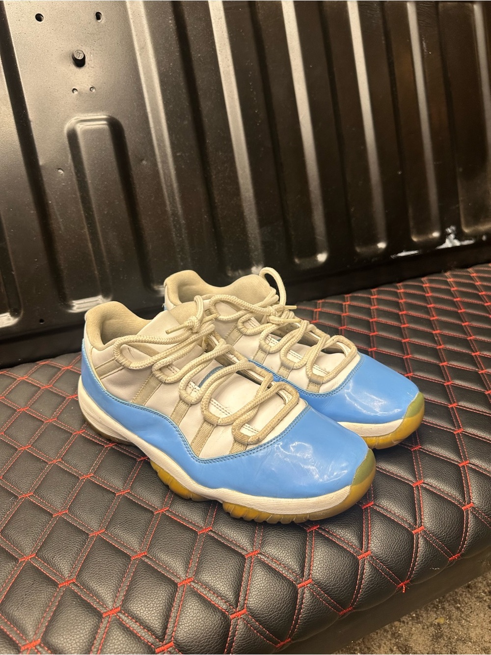 Jordan Low-Top Sneakers in Blue and Cream